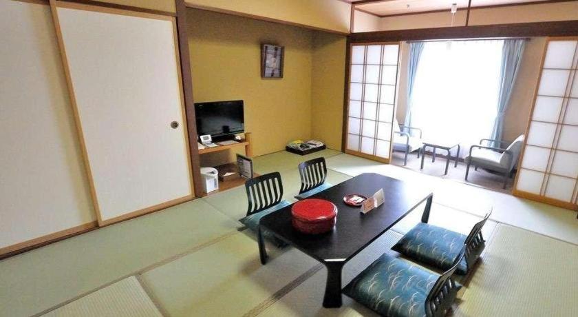 טויאמה Tateyama Kokusai Hotel מראה חיצוני תמונה